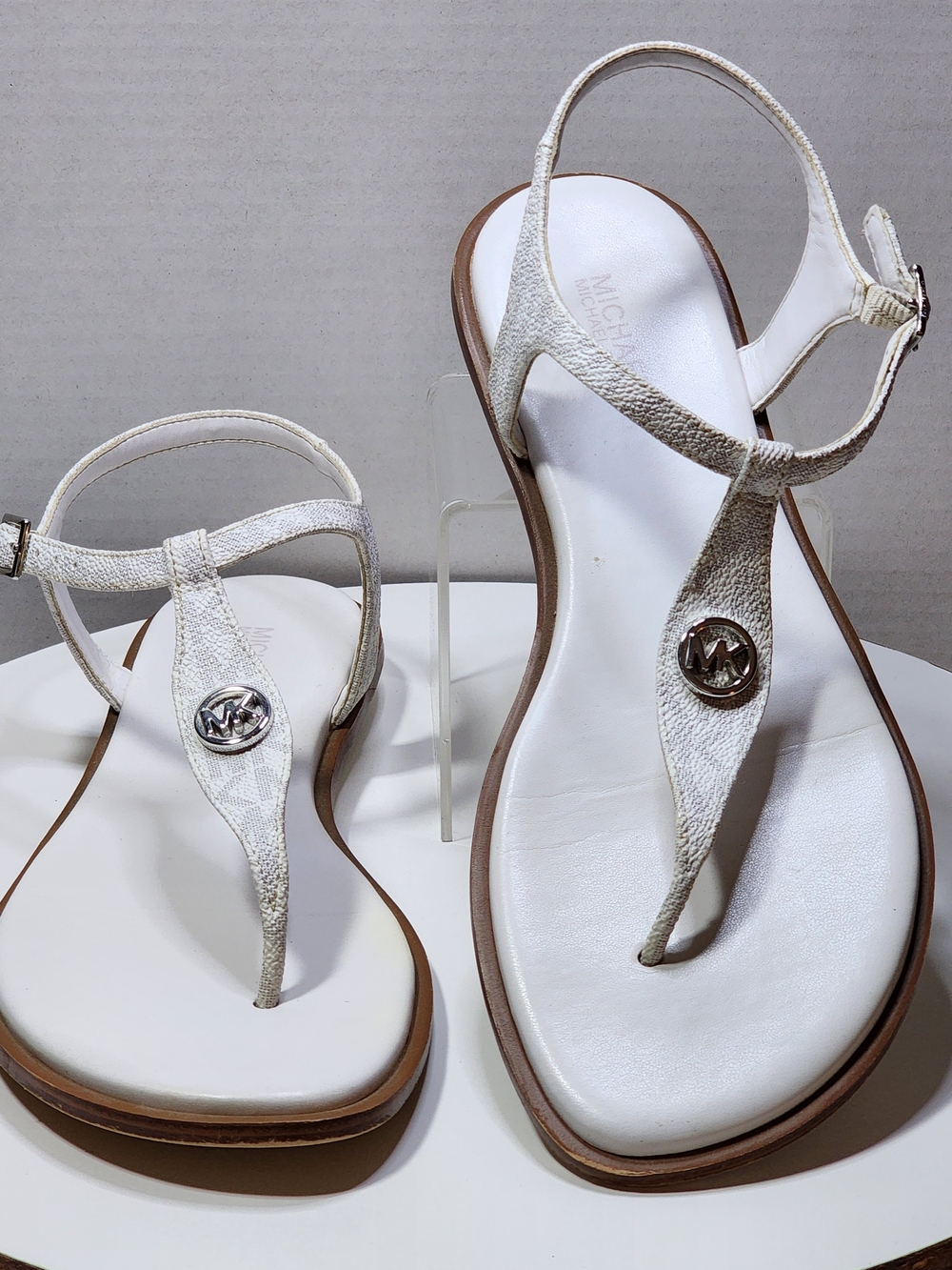 Michael Kors Mallory Thong Sandal Logo T Strap Bright White Size 8.5M